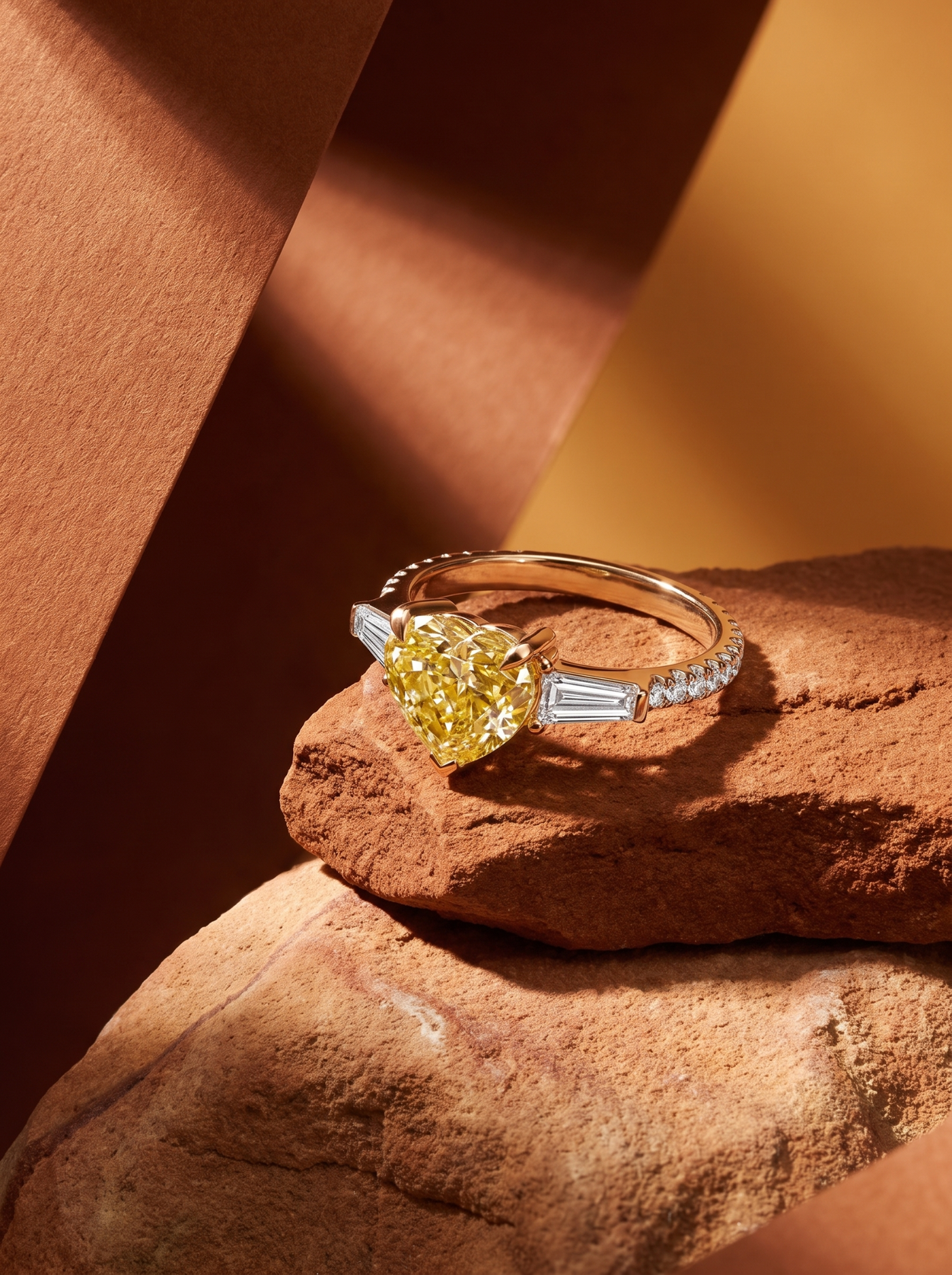 Кольцо с желтым бриллиантом 3.0 ct