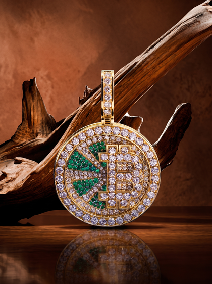 Подвеска "Биткоин" с изумрудами , pendant, yellow-gold, GRIGOF